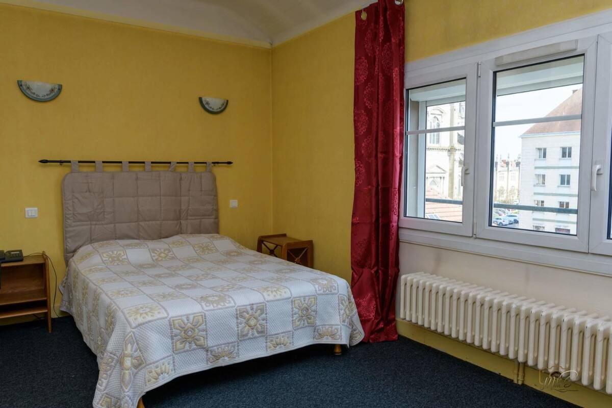 Hotel De La Cloche วิทรี เลอ ฟรองซัวส์ ภายนอก รูปภาพ